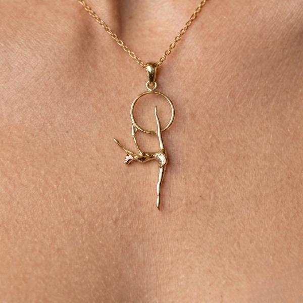 Gymnast leg-split with hoop chain TAE070523 (Gold)