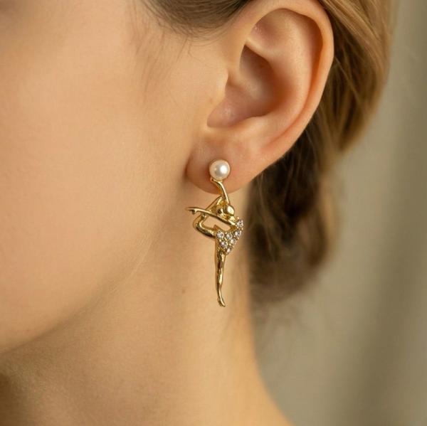 Earrings "Gymnast with a ball" pearl (Gold)